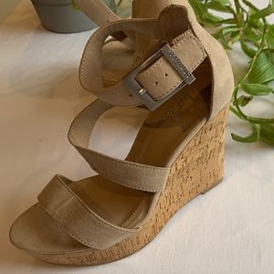 Charles David beige/nude platform sandal